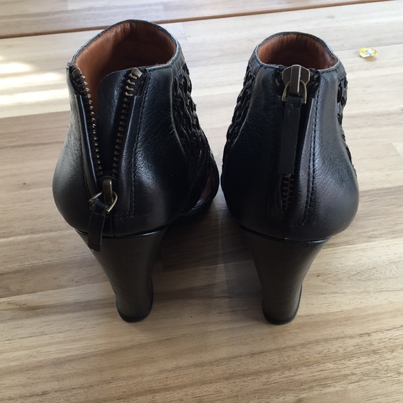 Elizabeth & James Wedge Booties Swoon EUC - Picture 4 of 8